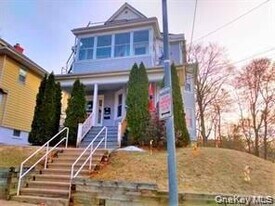 37 Roosevelt Ave, Unit 1 in Poughkeepsie, NY - Building Photo