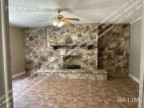 7906 Remuda Dr in San Antonio, TX - Foto de edificio - Building Photo