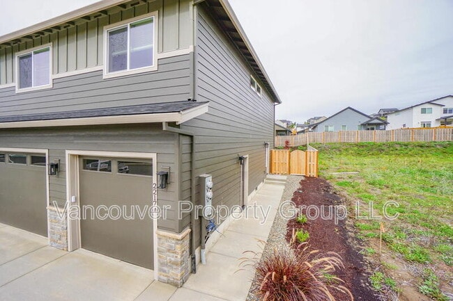 2217 E Juniper Cir in La Center, WA - Building Photo - Building Photo