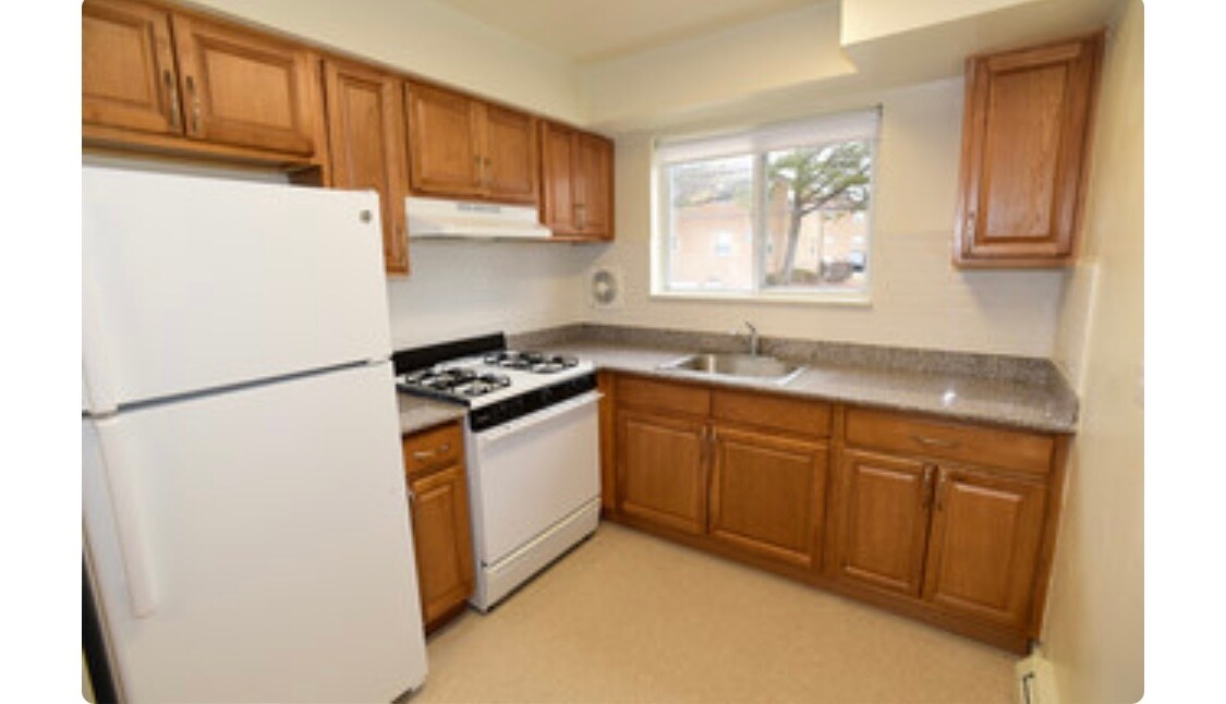 31 Minebrook Rd in Edison, NJ - Building Photo