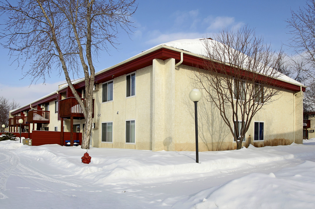 157 Mindy Ln in Montrose, MN - Foto de edificio