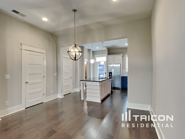 6813 Charlotte Pike in Nashville, TN - Building Photo - Building Photo