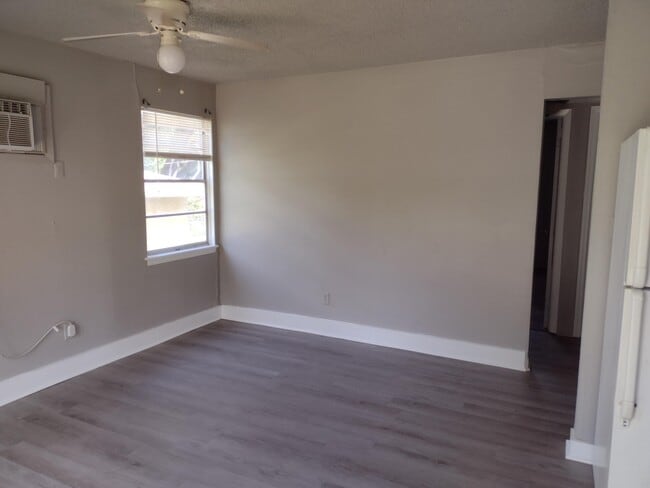 6203 E 153 Terrace, Unit B in Grandview, MO - Foto de edificio - Building Photo