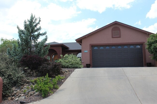 property at 1476 Eagle Crest Dr