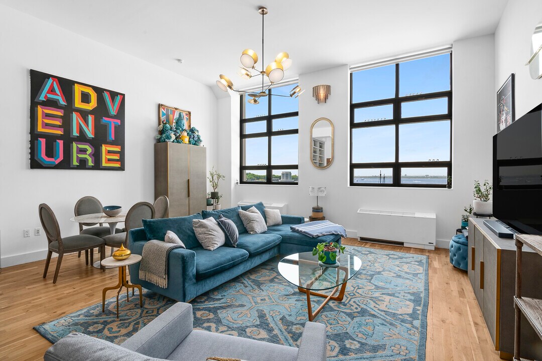 360 Furman St in Brooklyn, NY - Building Photo