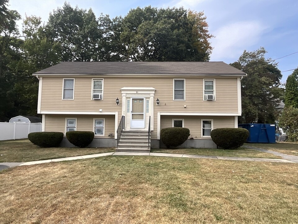 11 2nd Ave in Leominster, MA - Building Photo