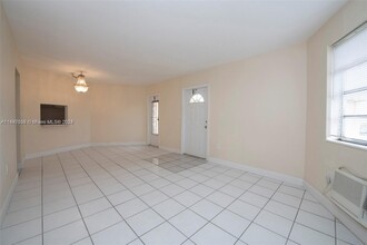 1659 NE Miami Gardens Dr in Miami, FL - Building Photo - Building Photo