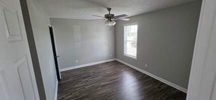 285 Creekwood Ave, Unit D in Bowling Green, KY - Building Photo - Building Photo