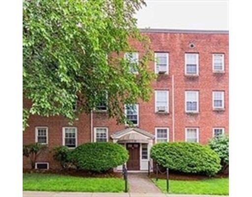 25 Englewood Ave in Brookline, MA - Building Photo