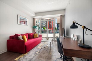 65 Lillian St in Toronto, ON - Building Photo