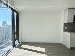 8 Cumberland St in Toronto, ON - Building Photo - Building Photo