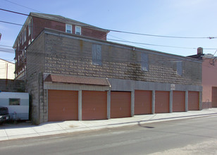 321 Union St in Fall River, MA - Foto de edificio - Building Photo