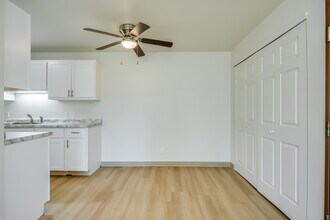 Springdale in Waukesha, WI - Foto de edificio - Interior Photo