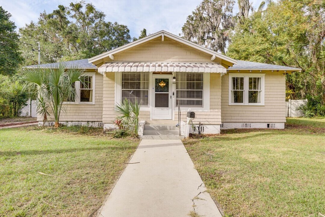 6932 Oakwood St in Jacksonville, FL - Foto de edificio
