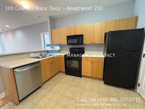 100 Campus Walk Trl in Elon, NC - Foto de edificio - Building Photo