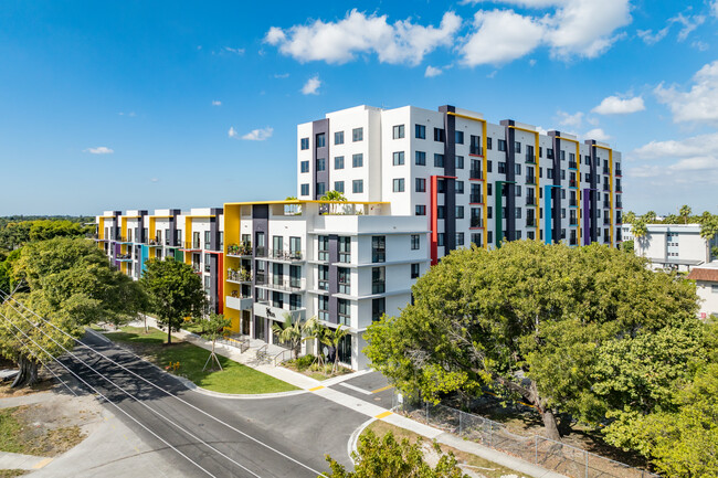 Sol Vista in Miami, FL - Foto de edificio - Building Photo