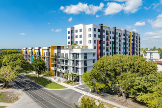 Sol Vista in Miami, FL - Building Photo - Primary Photo