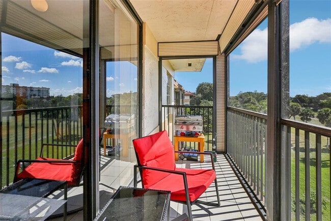 5570 NW 44th St in Lauderhill, FL - Building Photo - Building Photo