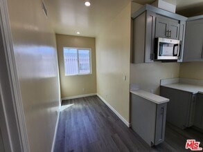 1535 W 80th St in Los Angeles, CA - Building Photo - Building Photo