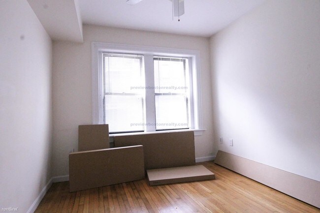 1932 Beacon St-Unit -APT# 1 in Boston, MA - Building Photo - Building Photo