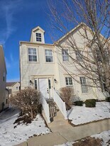 0N312 Dooley Dr in Geneva, IL - Building Photo