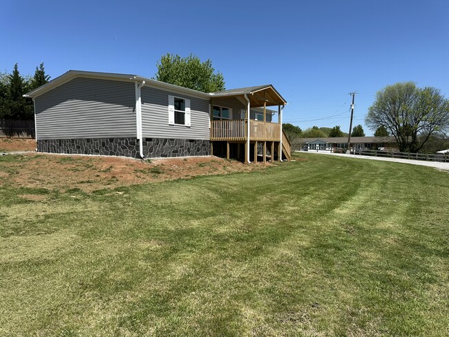 10054 Rutledge Pike in Corryton, TN - Building Photo - Building Photo