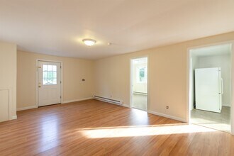 4 Smoke St in Barrington, NH - Building Photo - Building Photo