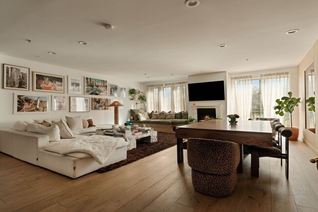 10648 Woodbridge St in Los Angeles, CA - Building Photo - Building Photo