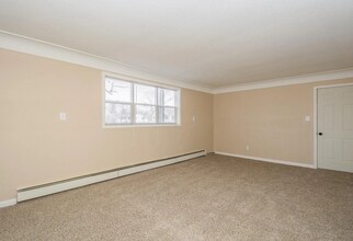 206 3rd Ave SE in Altoona, IA - Building Photo - Building Photo