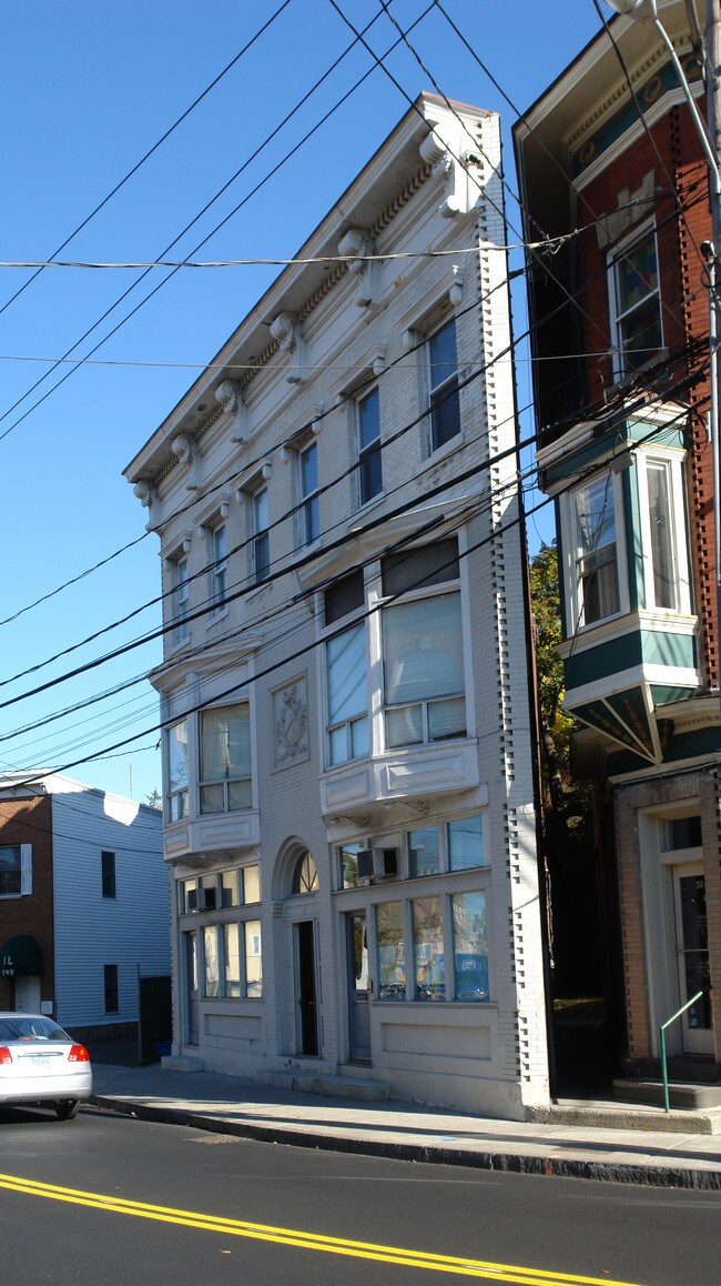 251 Mill St