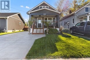 239 Bowen Rd in Fort Erie, ON - Building Photo