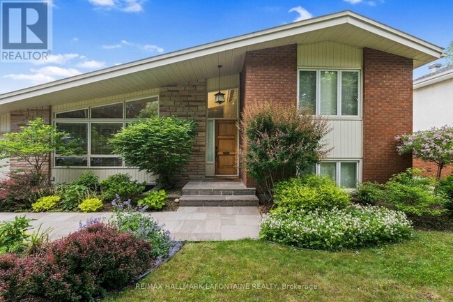 property at 1886 Rideau Garden Dr