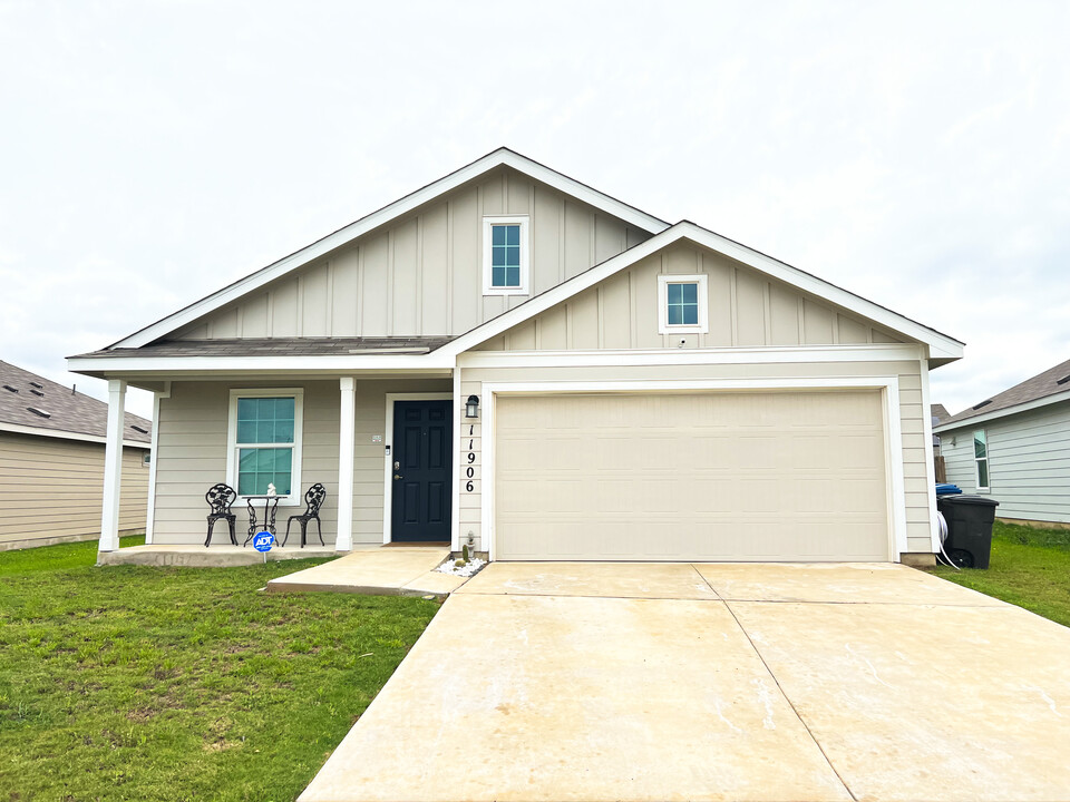 11906 Pewee Ct in San Antonio, TX - Building Photo