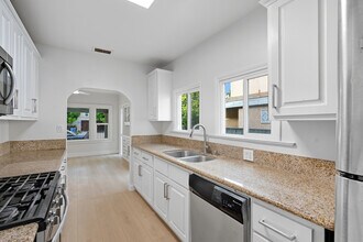 1316 E Harvard St, Unit 1318 in Glendale, CA - Building Photo - Building Photo