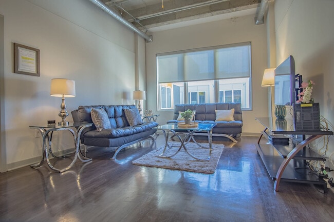 550 W Peachtree St NW