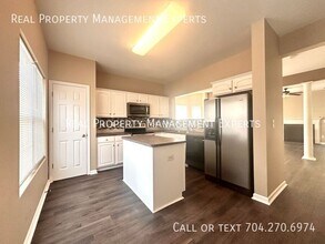 10076 Treeside Ln in Matthews, NC - Building Photo - Building Photo