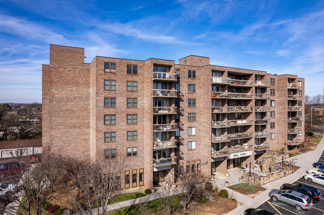 Regal Tower in Maryville, TN - Building Photo