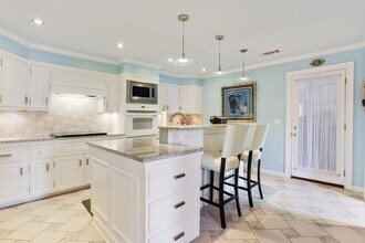 8900 Carroll Manor Dr in Atlanta, GA - Building Photo - Building Photo