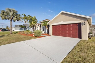 1891 SW Lewis St in Port St. Lucie, FL - Building Photo - Building Photo