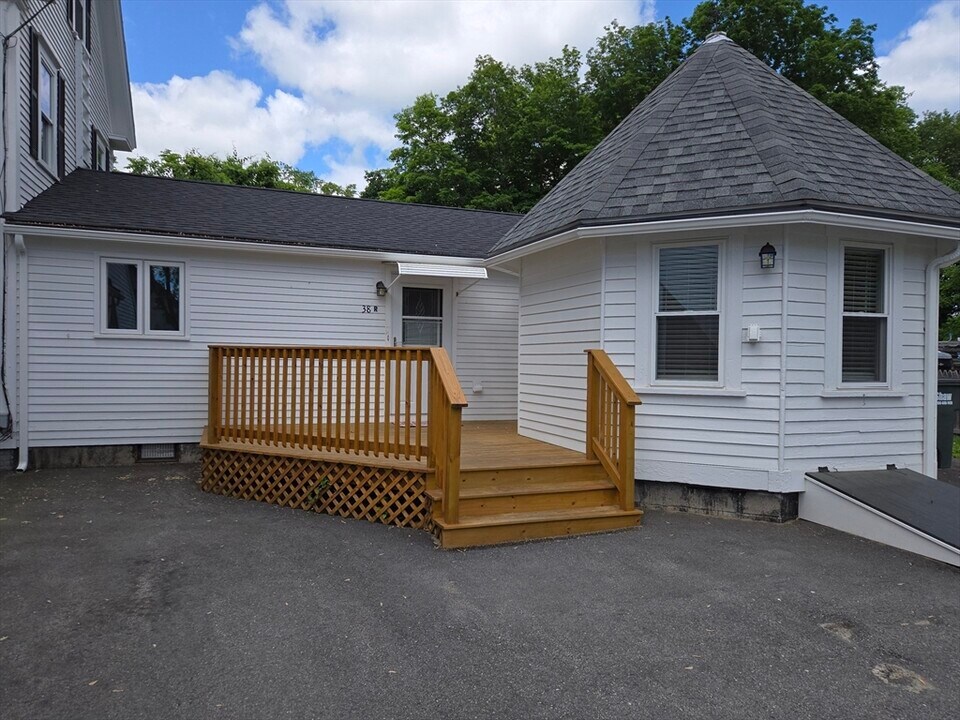 38 Main St in Pepperell, MA - Building Photo