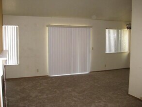 24 Hemming Ln in Chico, CA - Building Photo - Building Photo