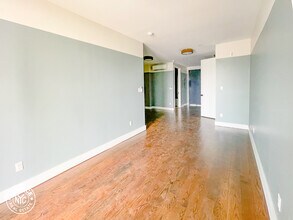 187 Kent Ave, Unit 614 in Brooklyn, NY - Building Photo - Building Photo