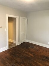 209 Old Mill Rd in Newton, KS - Building Photo - Building Photo