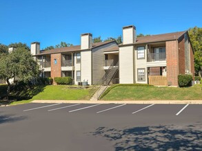 Stoney Ridge Apartments in Austin, TX - Foto de edificio - Building Photo