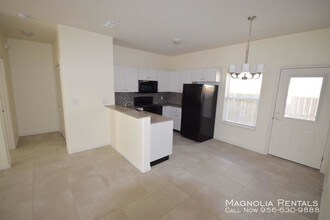 415 Teague Avenue in Edinburg, TX - Foto de edificio - Building Photo