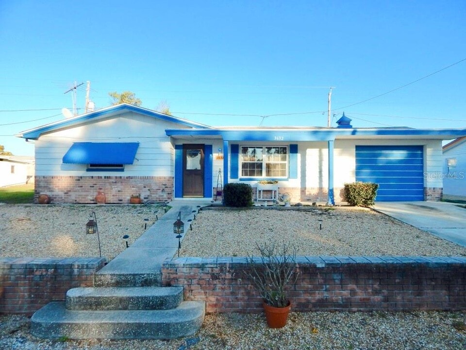 3632 Devonshire Dr in Holiday, FL - Building Photo