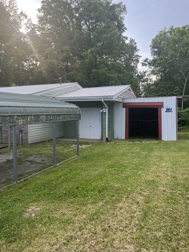 94 Horn St in Crossville, TN - Building Photo - Building Photo