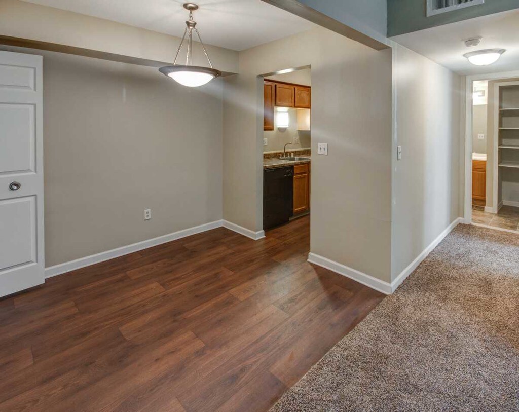 Lakeview Apartments Farmington Hills, MI Apartments