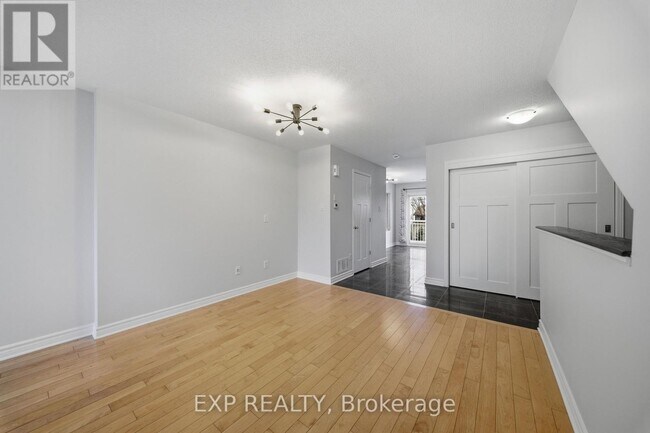 462 LeBoutillier Ave in Ottawa, ON - Building Photo - Building Photo