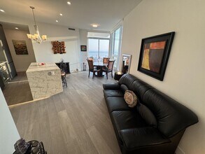 1342 Johnston Rd in White Rock, BC - Building Photo - Building Photo